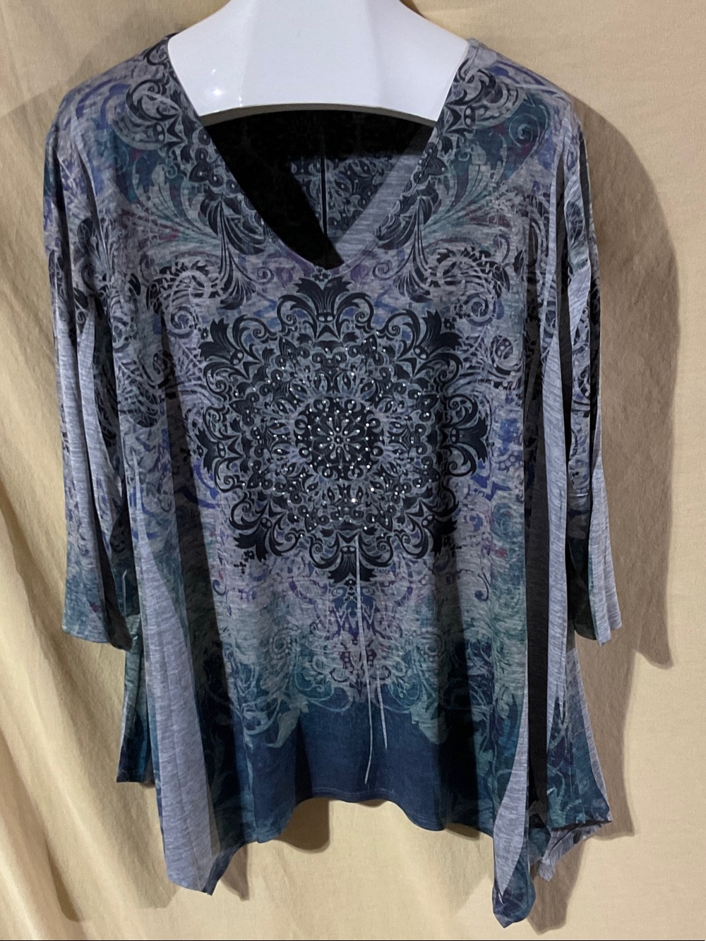 Exclusive One Size 3X V-Neck Medallion Print Tunic in Blue
